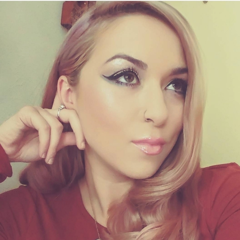 Meet your poshmark Ambassador, Shiloh.